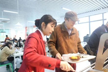 兴业银行成都分行：从“一顿热饭”到“银发经济”的温暖实践